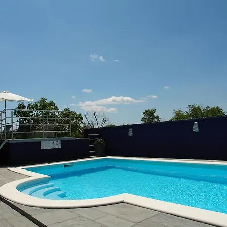 House Ceca *