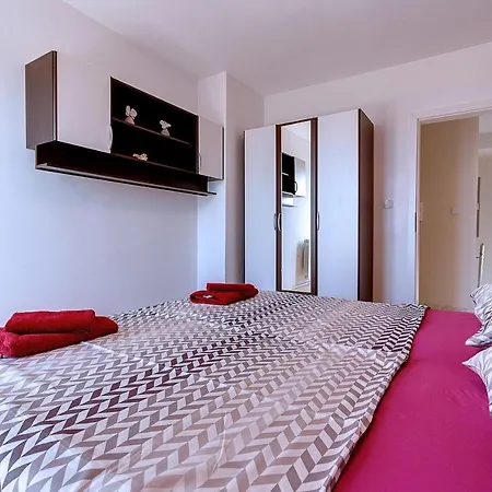 House Ceca *